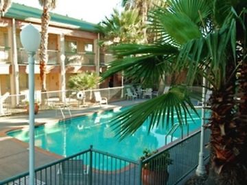 Econo Lodge Inn And Suites Eagle Pass Εξωτερικό φωτογραφία